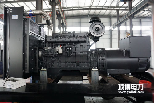 柴油发电机组部件机油滤清器如何拆换滤芯？